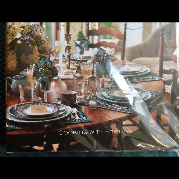 Vera Bradley Cooking with Friends Cookbook New - Picture 4 of 4